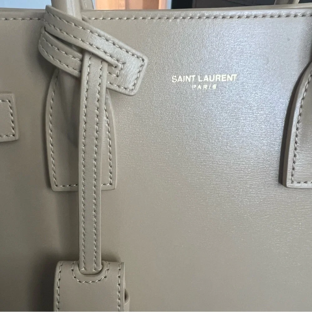 Saint Laurent SAC DE JOUR NANO IN SMOOTH LEATHER - Picture 2 of 16
